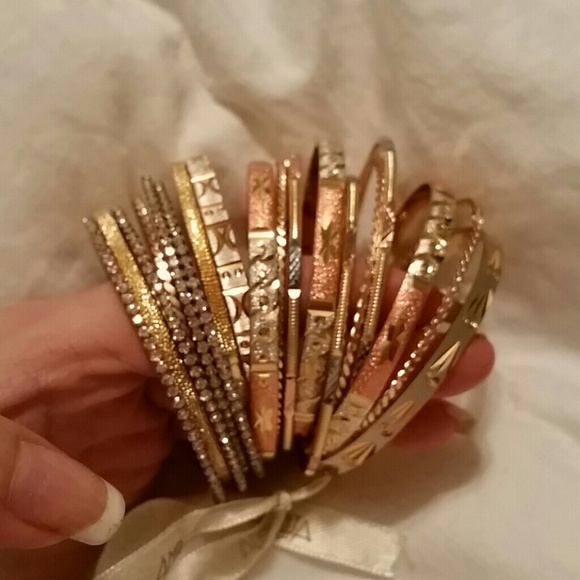 Amrita Singh bangle set