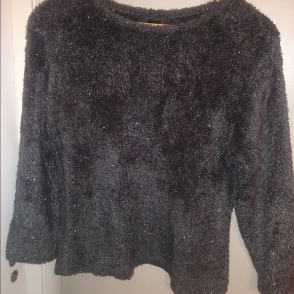 Gray shimmering top M