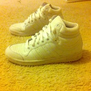 Sneakers, boy size .. Fits a size 8 in women's .