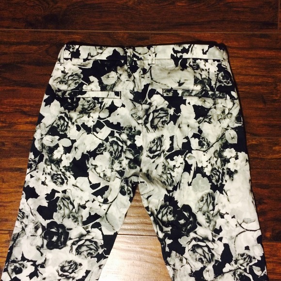 ZARA MMXII Collection Crop Skinnies - Picture 3 of 4