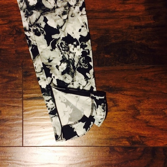 ZARA MMXII Collection Crop Skinnies - Picture 4 of 4