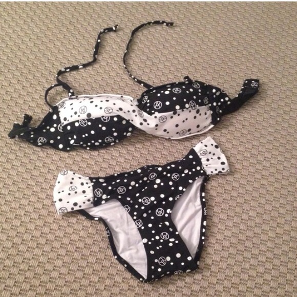 🚫SOLD: NEW Black and white bikini set - Picture 2 of 4