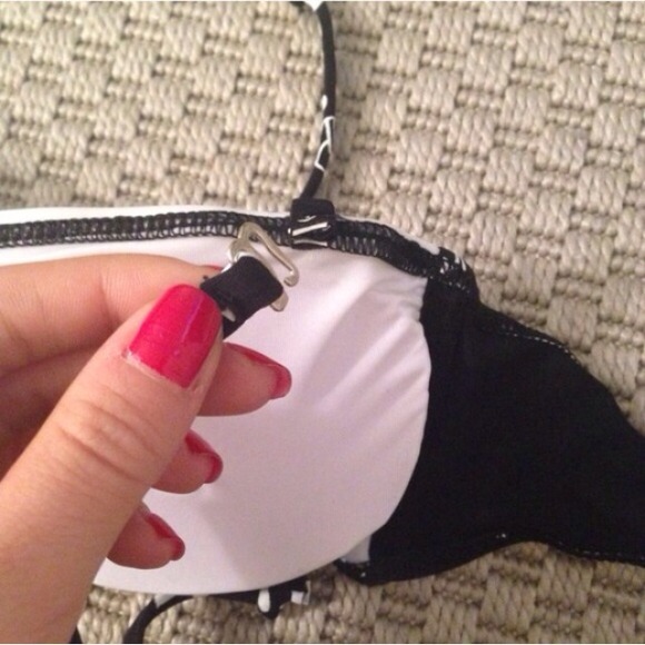 🚫SOLD: NEW Black and white bikini set - Picture 3 of 4