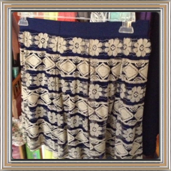 Beige lace blue lining flirty skirt