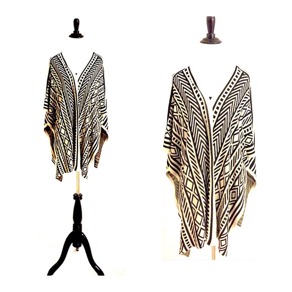 SOLD OUT Soft Aztec Print Over-Sweater/Poncho/Wrap - Picture 3 of 4