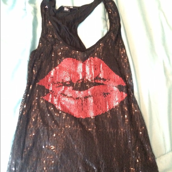 Lip tank top