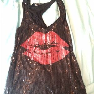 Lip tank top
