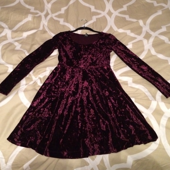 NWOT Forever XXI Velvet Dress, SO CUTE!😘👏