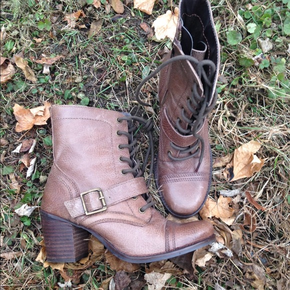 Steve Madden? devlin taupe boots