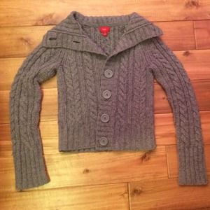 Cute chunky grey sweater!