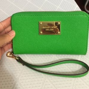 Michael Kors wristlet (GREEN)