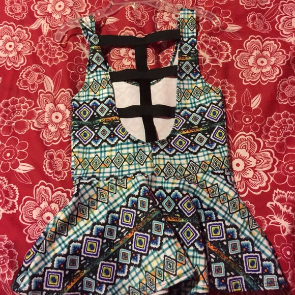 Top - Picture 2 of 2