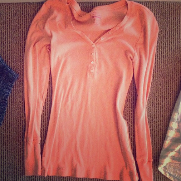 Old Navy peach fitted long sleeve basic tee