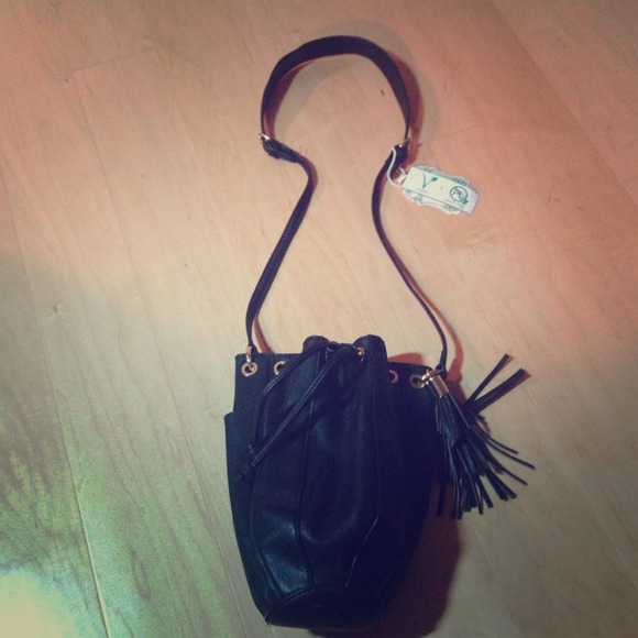 Vegan black bucket shoulder bag with gold details