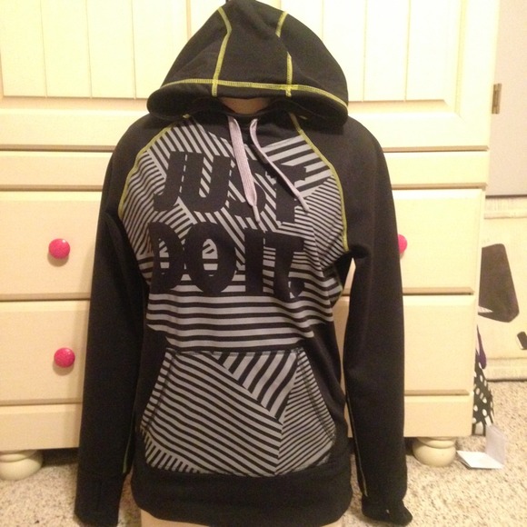 Women's Nike Therma Fit Hoodie NWOT
