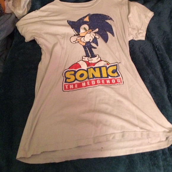 Sonic The Hedgehog tee!