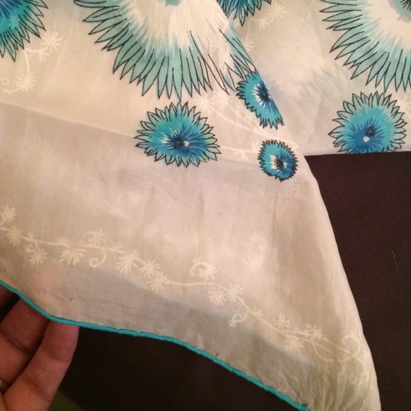 Gorgeous dandelion scarf - Picture 2 of 2