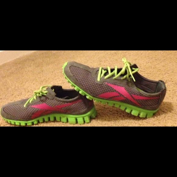 Reebok tennis shoes - Picture 2 of 4