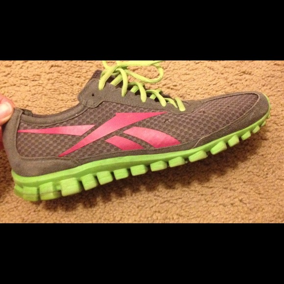 Reebok tennis shoes - Picture 4 of 4