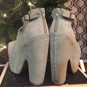 Mint green platform (suede)