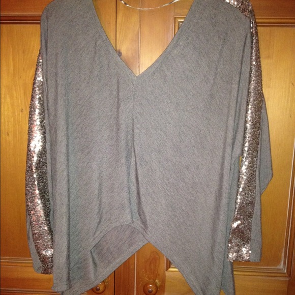 Tobi brown sparkle sleeve sweater. Size: S/M