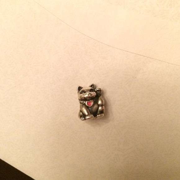 Pandora lucky cat charm