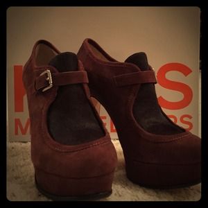 Beautiful, brown-suede booties