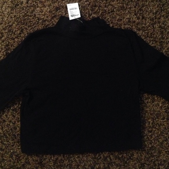 Black crop top