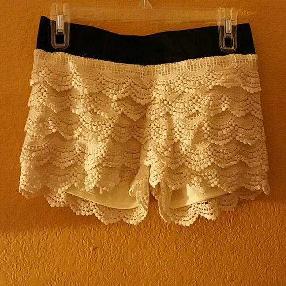 Crochet white cream shorts