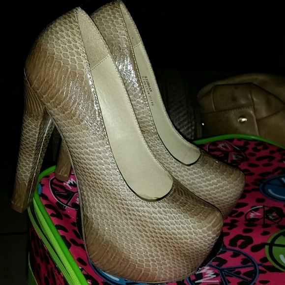 Snake skin heels - Picture 2 of 4