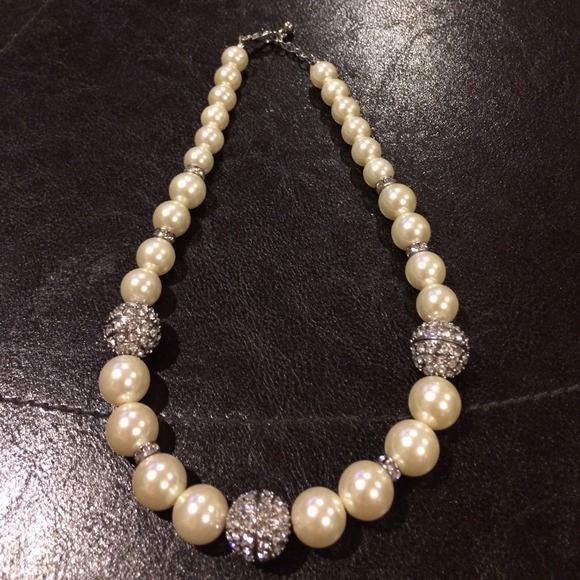 Pearl/Rhinestone Necklace!
