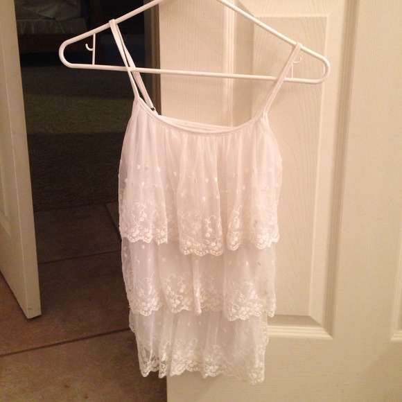 ❌SOLD IN A BUNDLE❌White layered tank top