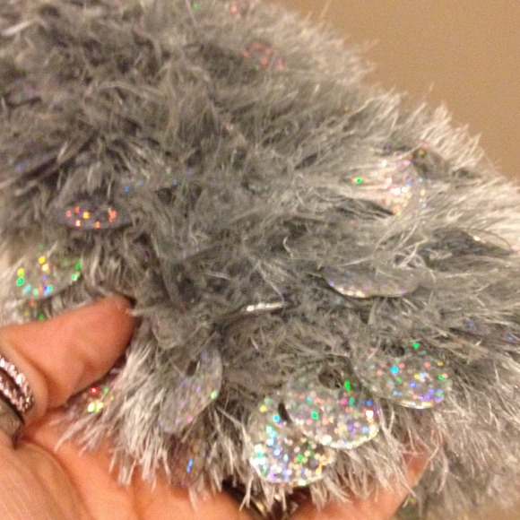 PERFECT LIL WINTER SPARKLE HANDBAG 4 Season - Picture 2 of 4