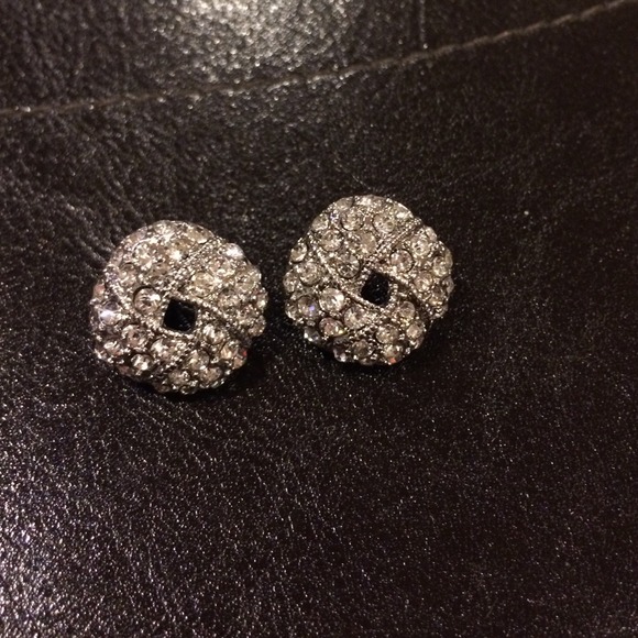 Gatsby-style rhinestone earrings!