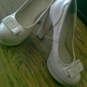 Super cute pink heeld