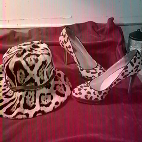 Steve Madden Shoes - Genuine cheetah hat and pumps.