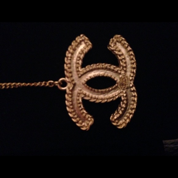 🚫🚫🚫SOLD🚫🚫🚫CHANEL runway earrings - Picture 3 of 4