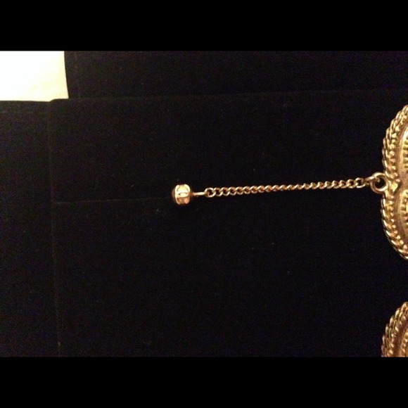 🚫🚫🚫SOLD🚫🚫🚫CHANEL runway earrings - Picture 4 of 4