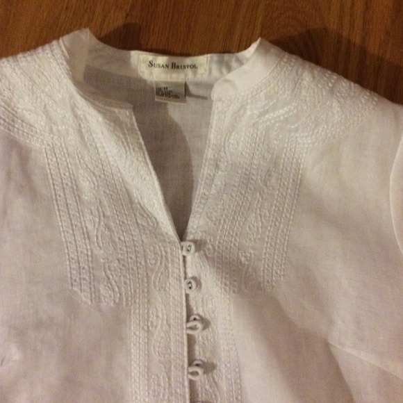 White blouse - Picture 2 of 4