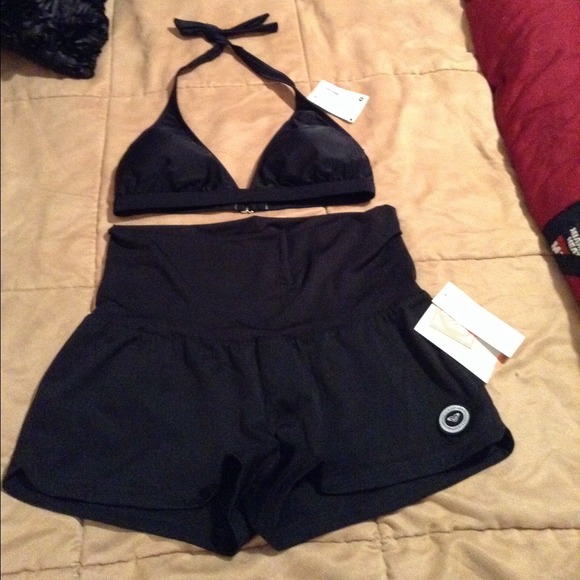 Halter top - Picture 2 of 2