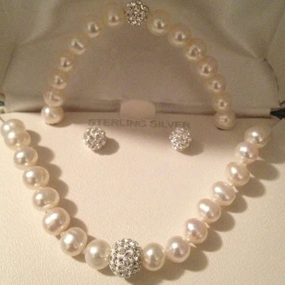 New in box 3pc Pearl jewelry set - Picture 4 of 4