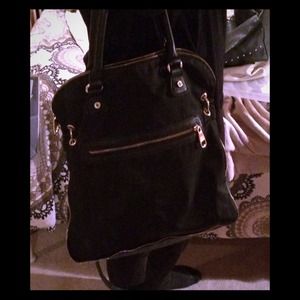 Steve Madden black handbag SALE!
