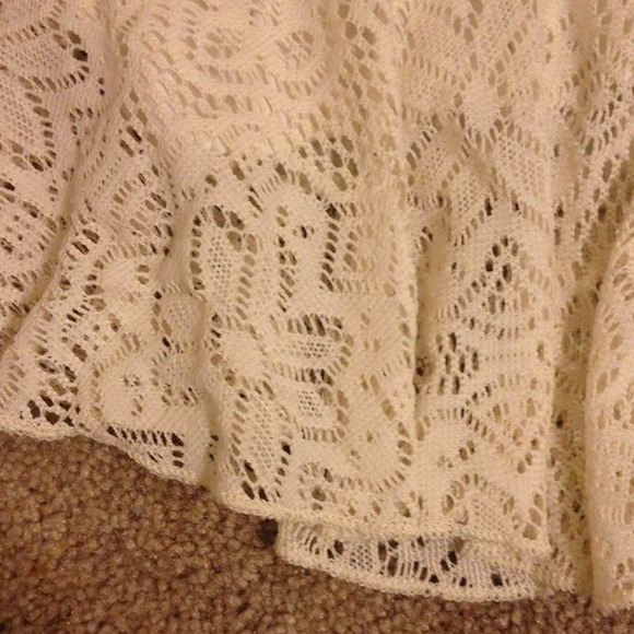 Cream lace crop top - Picture 3 of 3