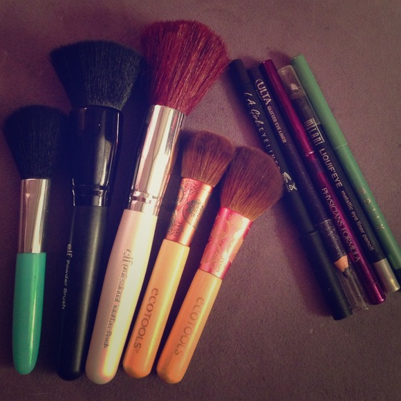 Brush/eyeliner BUNDLE😊😊😭💜
