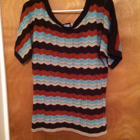 Short sleeve chevron  sweater top