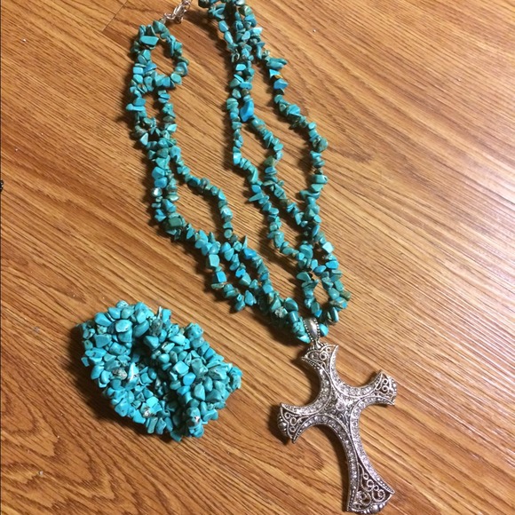 Necklace and bracelet set