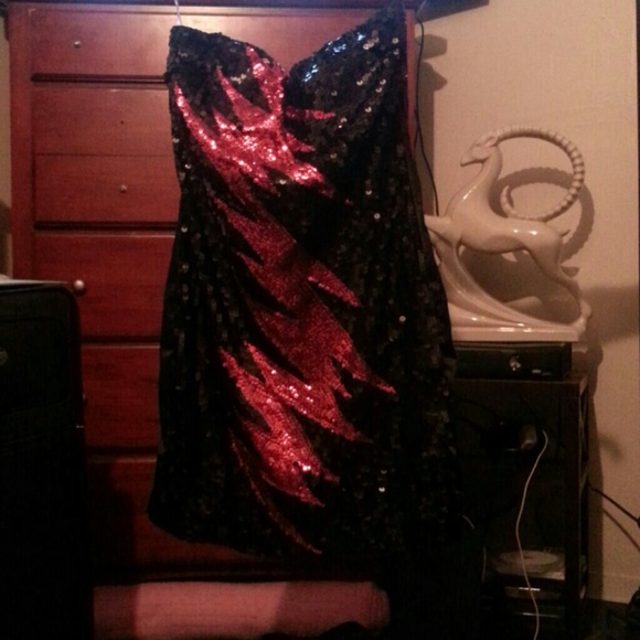 Dress - Picture 1 of 3