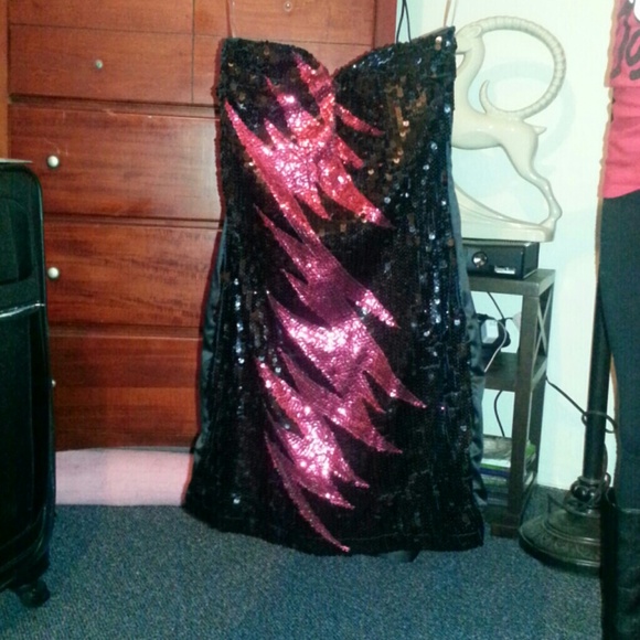 Dress - Picture 3 of 3