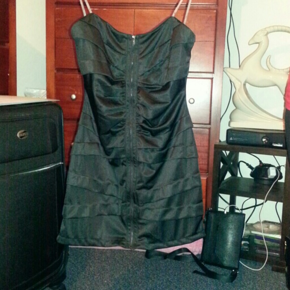 Dress - Picture 1 of 2