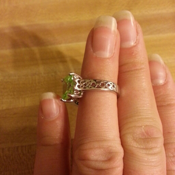 Lia Sophia Fashion Jewelry Appletini Ring Size 7 - Picture 3 of 4